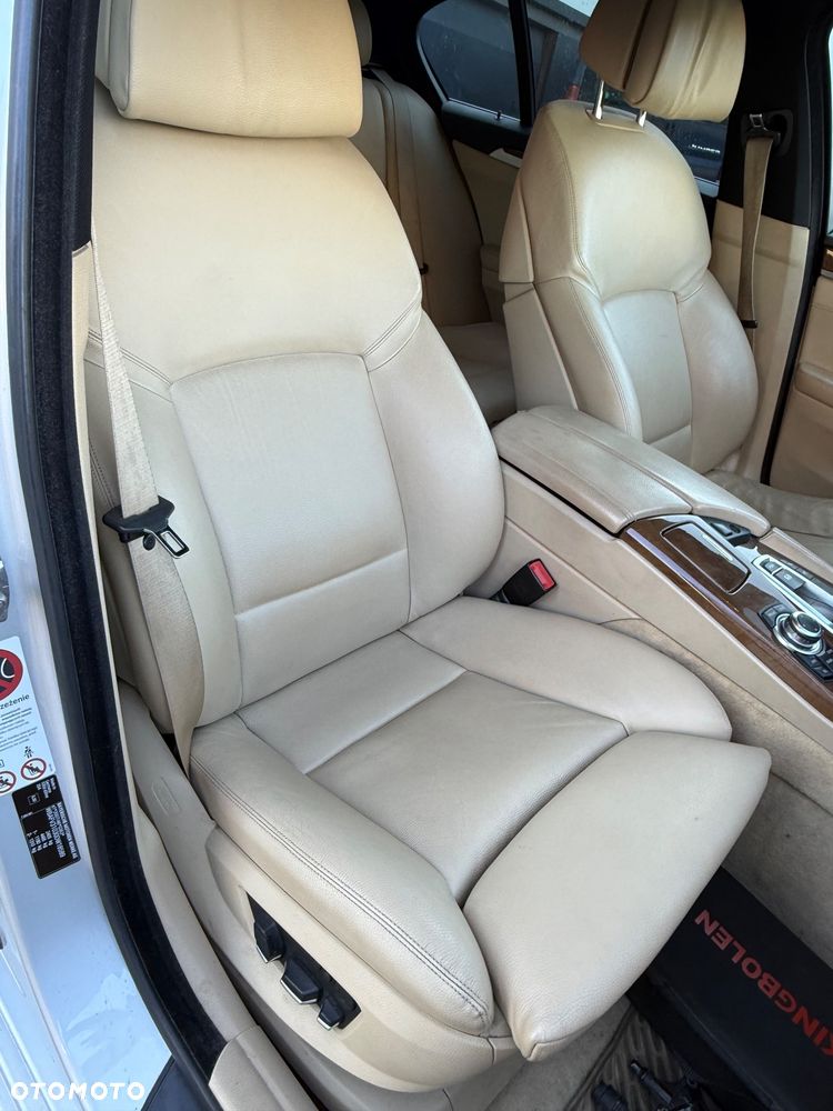 BMW Seria 5 530d xDrive Modern Line - 9