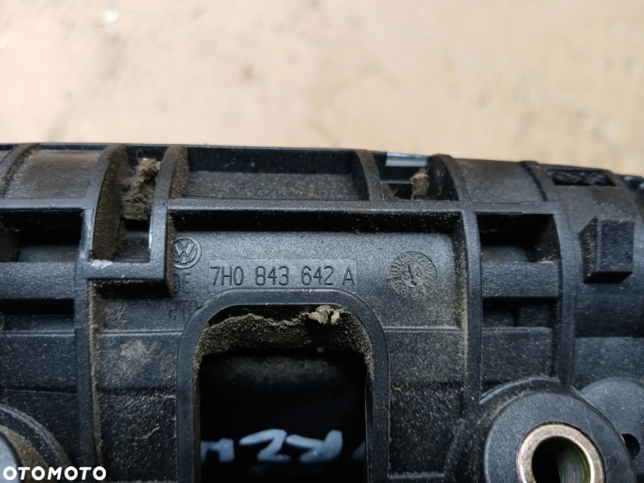 Klamka raczka drzwi przesuwnych prawych VW Caddy III 7H0843642A - 6