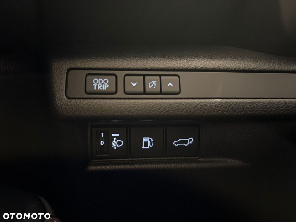 Lexus LBX 1.5 Hybrid Emotion - 17