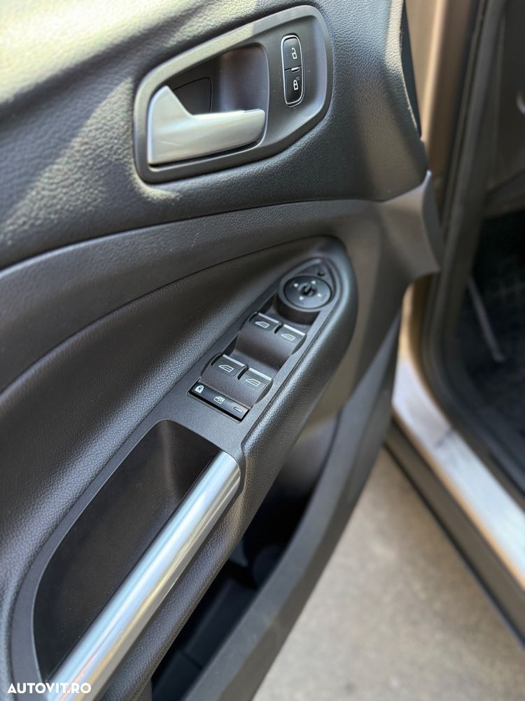 Ford Kuga 2.0 TDCi 4WD Powershift Titanium - 9
