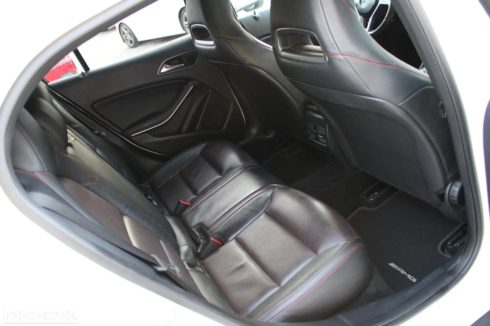 Mercedes-Benz GLA 45 AMG 4Matic 7G-DCT - 17