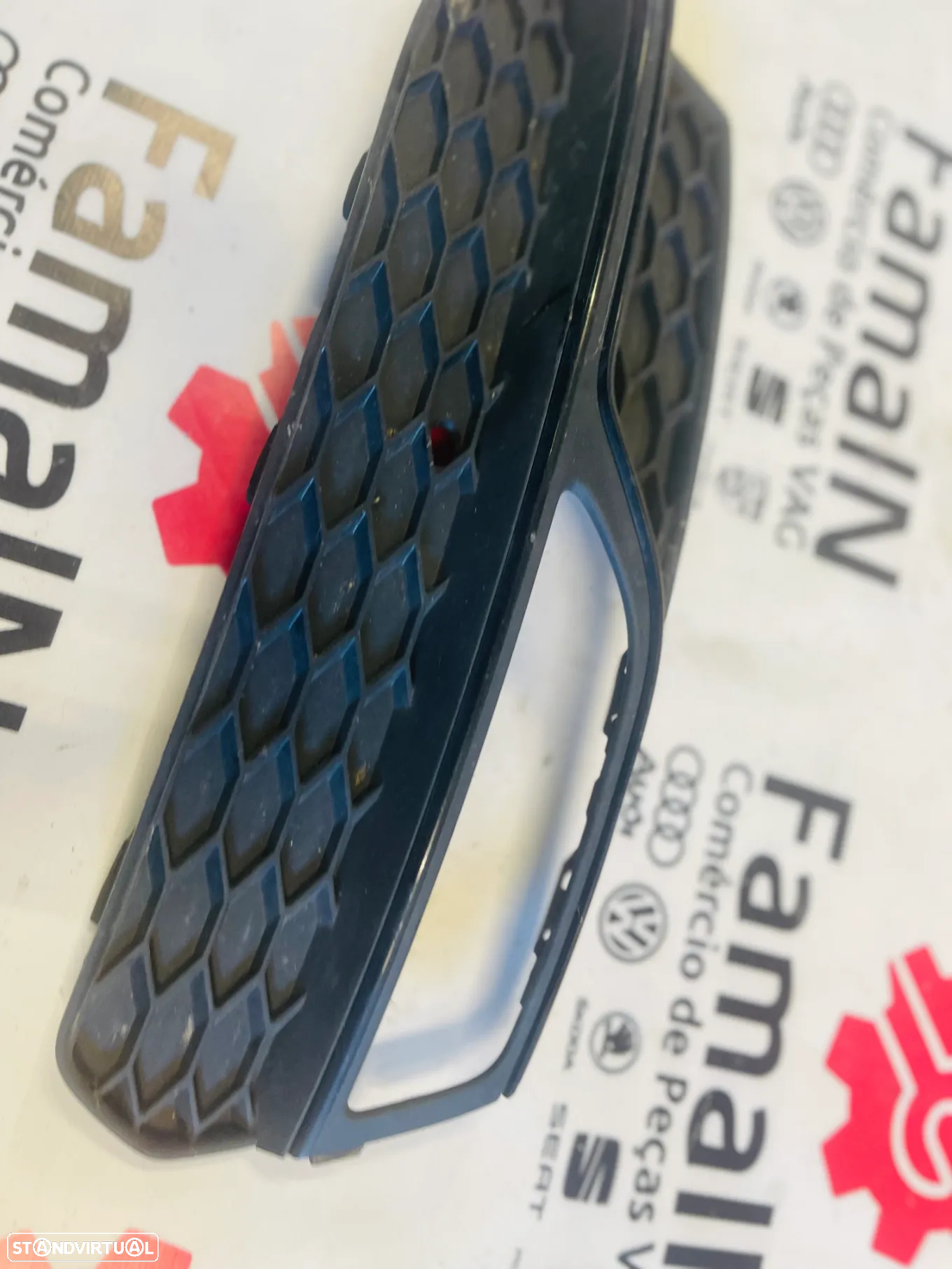 GRELHA A3 8V LIMUSINE S-LINE -8V3807681G - 3