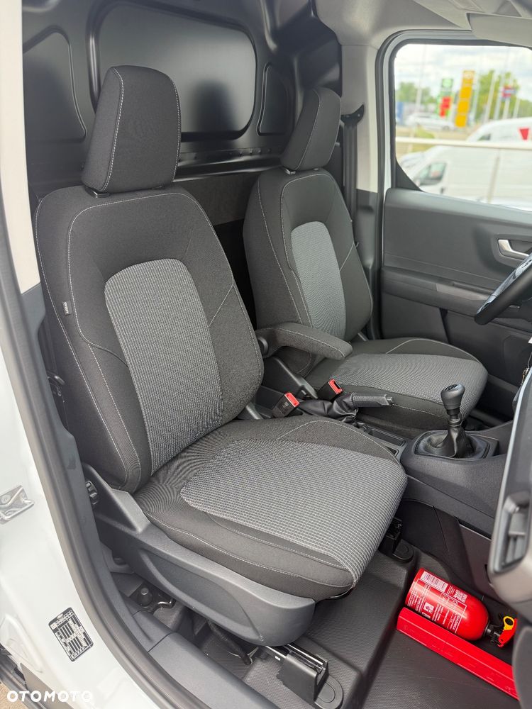 Ford Transit Courier - 25