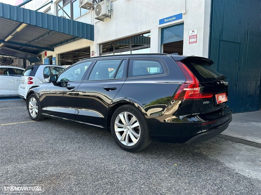 Volvo V60 2.0 D3 Momentum Geartronic - 3