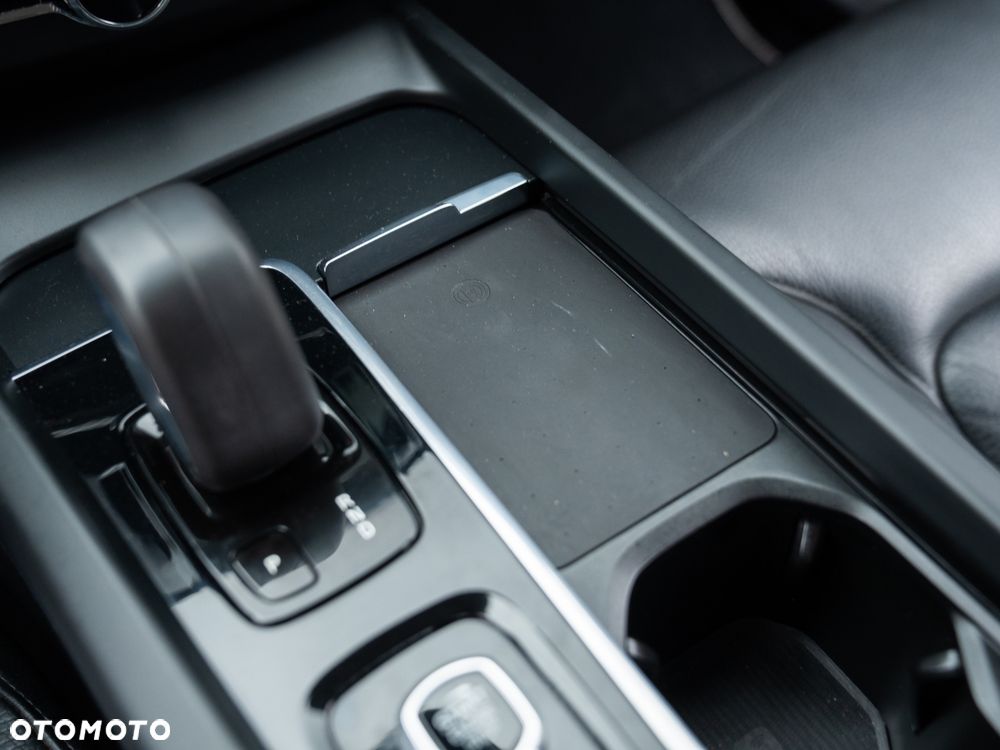 Volvo XC 60 B4 D AWD Geartronic Momentum Pro - 39