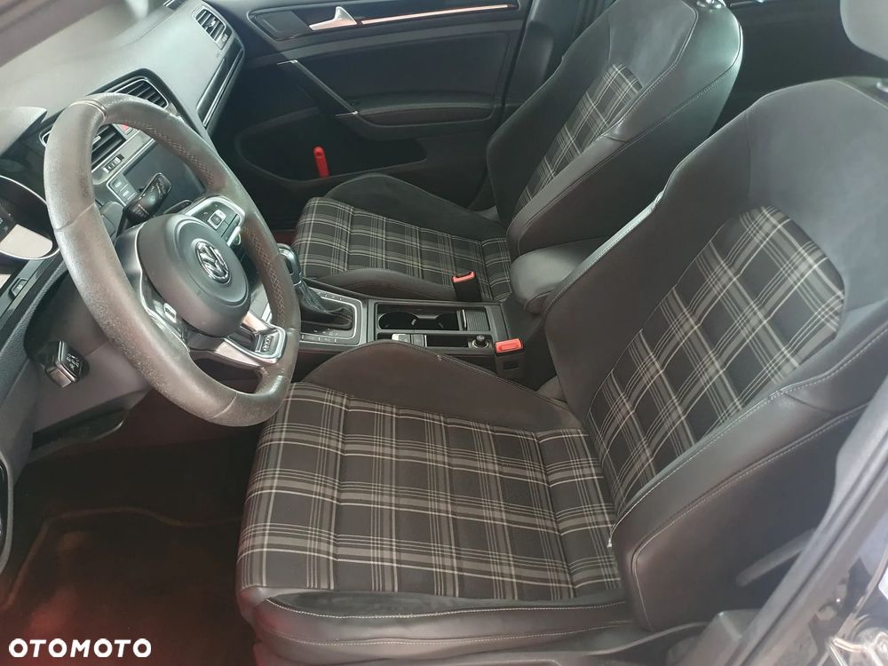 Volkswagen Golf - 15