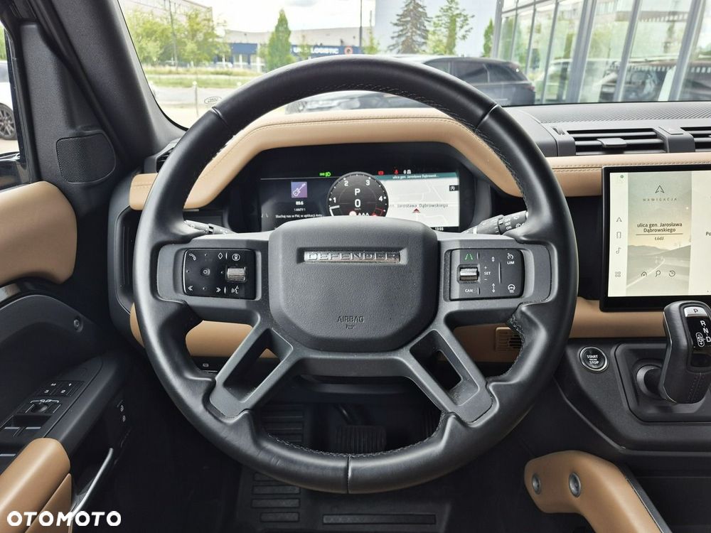Land Rover Defender - 30