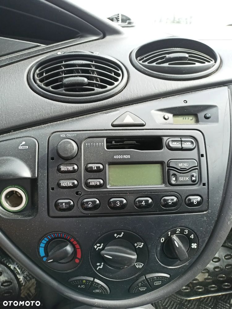 Ford Focus 1.6 Ambiente - 10