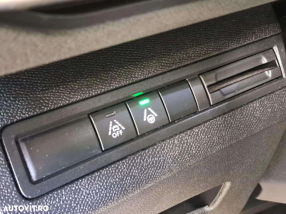 Peugeot 3008 1.2 PureTech 130 EAT8 GT - 18