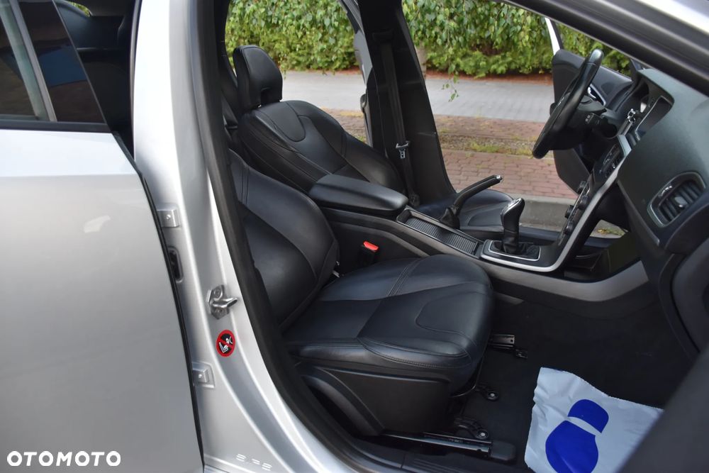 Volvo V40 D2 Momentum - 11