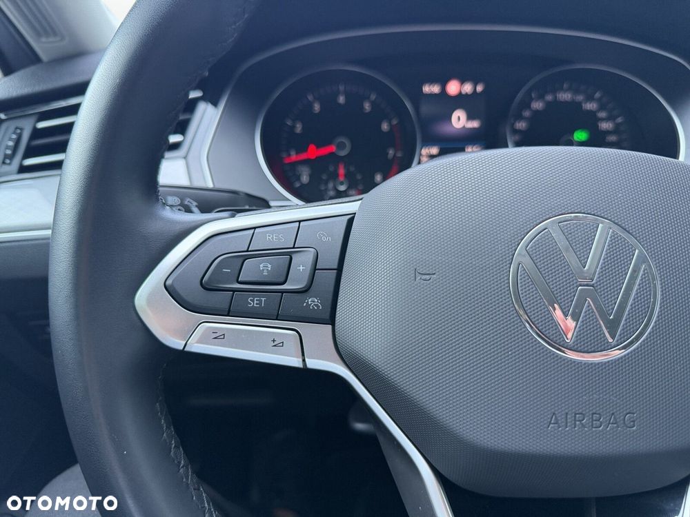 Volkswagen Passat - 16
