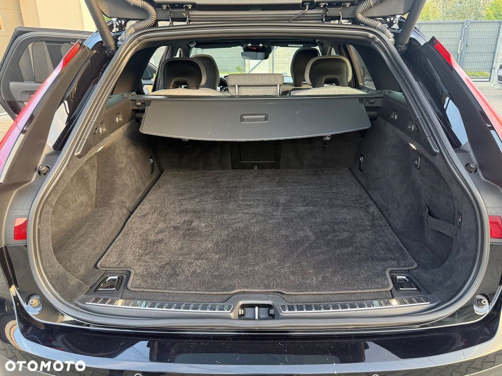 Volvo V90 Cross Country - 36