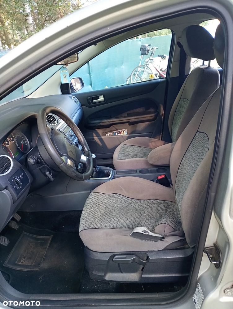 Ford Focus 1.6 TDCi Ambiente DPF - 10