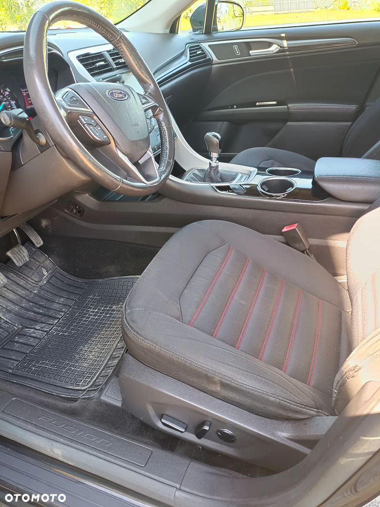 Ford Fusion - 10