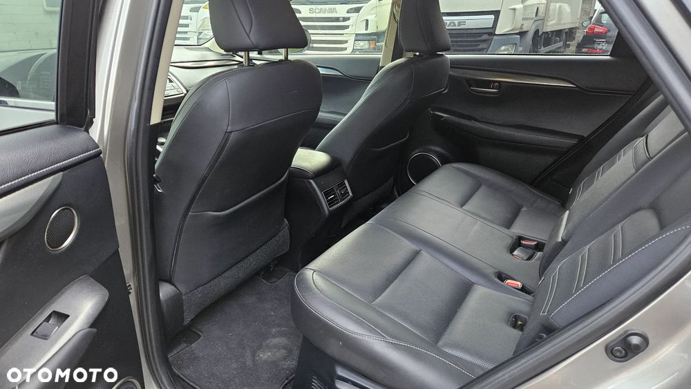 Lexus NX 300h - 8