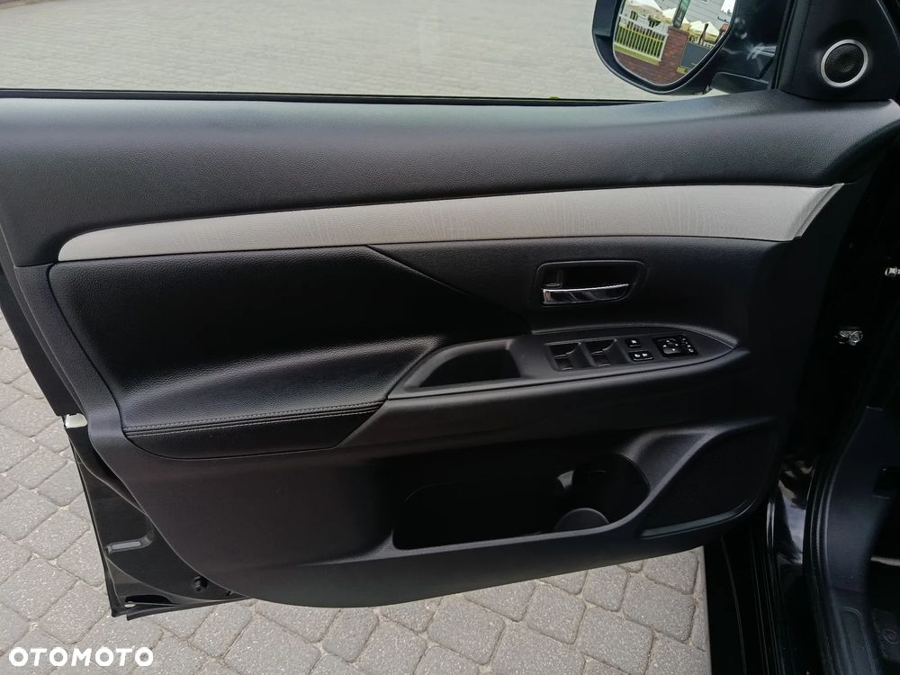 Mitsubishi Outlander 2.0 4WD Plus - 23