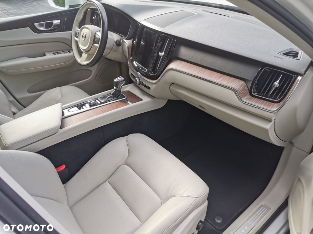 Volvo XC 60 T5 AWD Geartronic Momentum Pro - 29