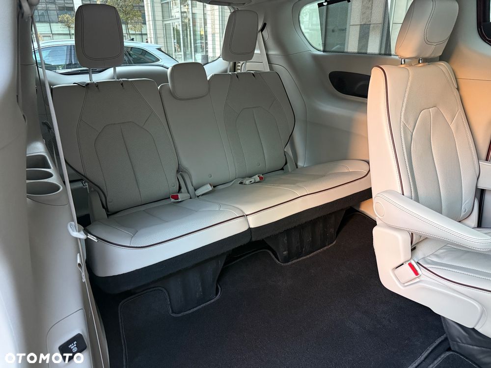 Chrysler Pacifica - 25