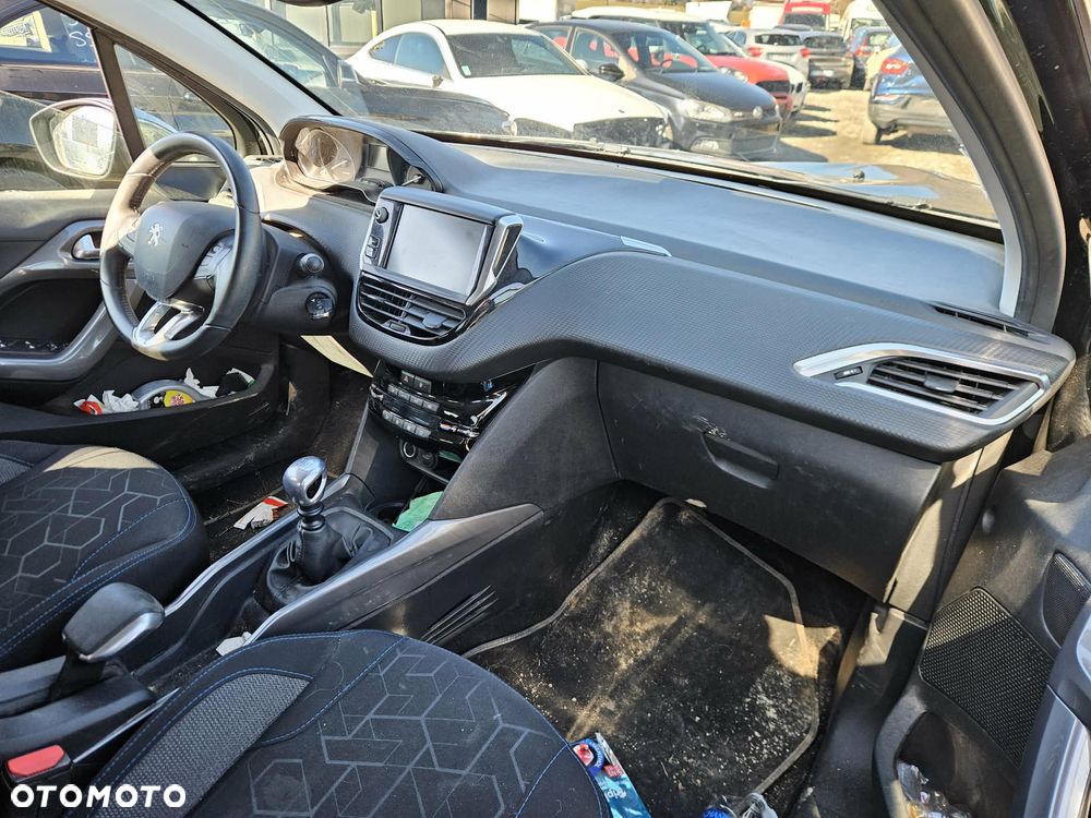 Peugeot 2008 PureTech 130 GPF Black Edition - 6