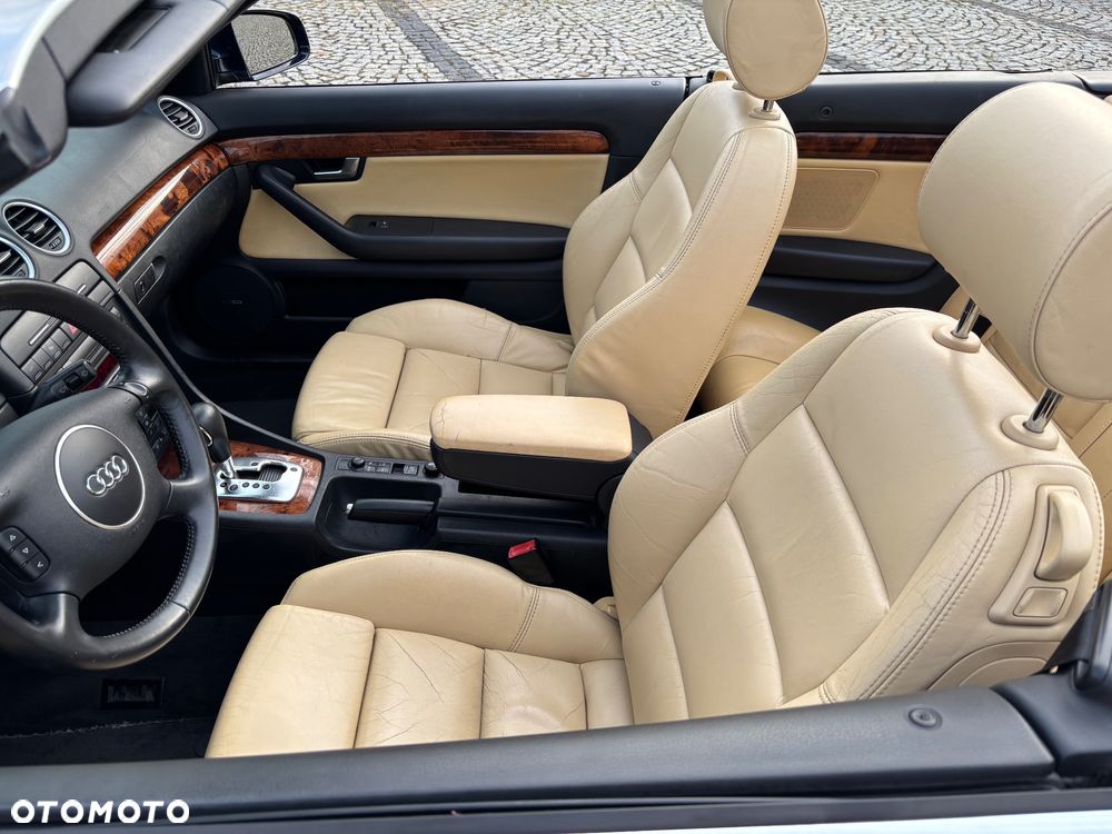 Audi A4 Cabrio 3.0 Multitronic - 25