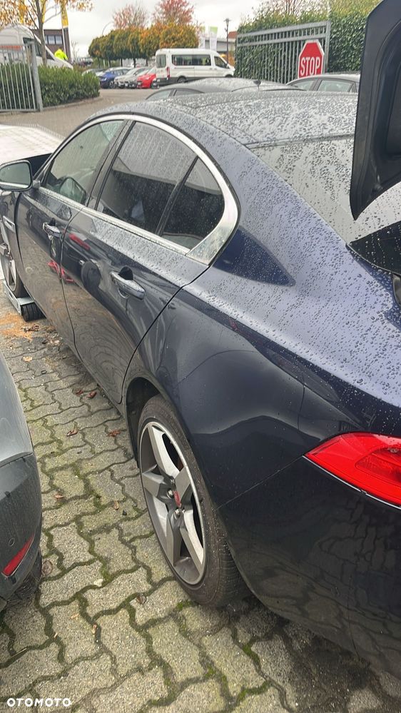 Jaguar XE 2.0 D Pure - 2