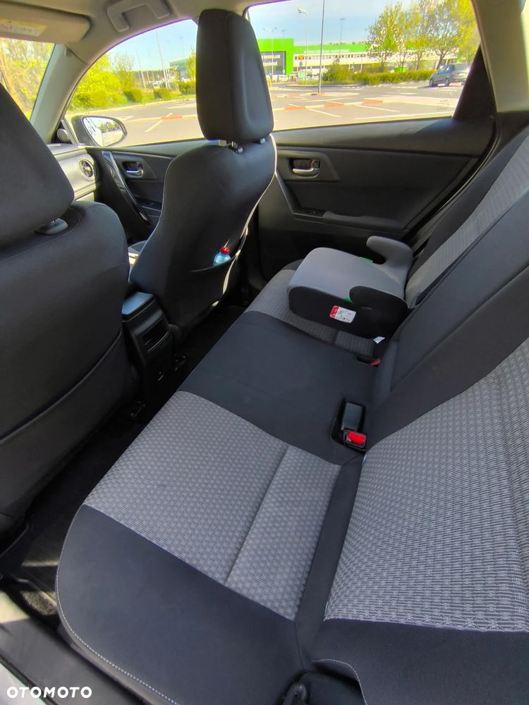 Toyota Auris Hybrid 135 Active - 4
