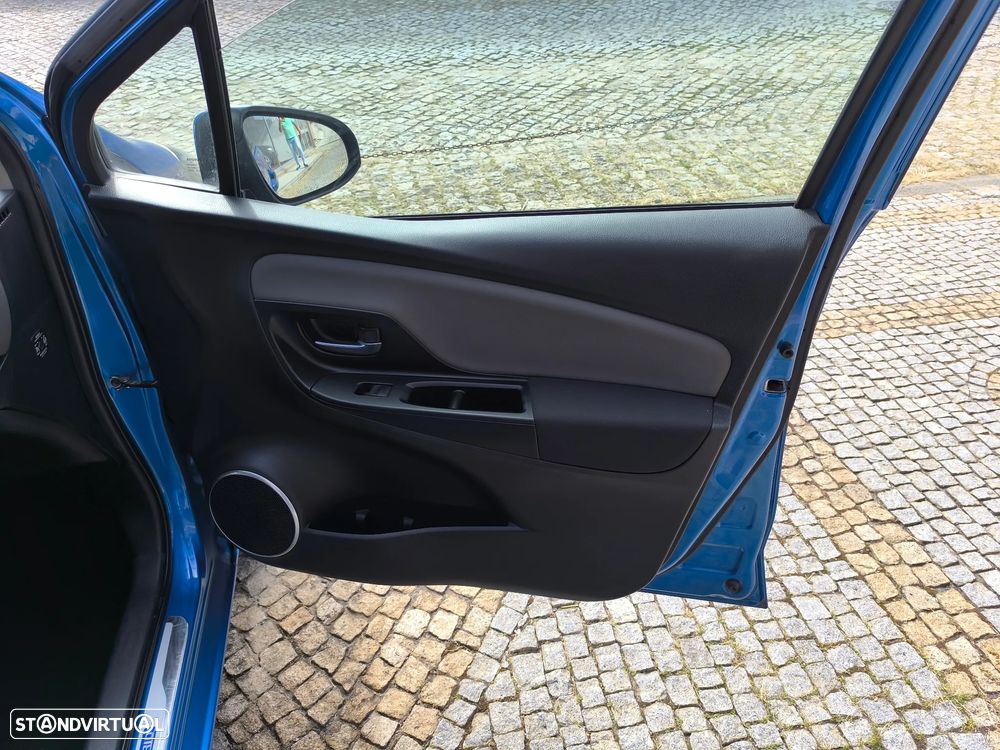 Toyota Yaris 1.5 HSD Comfort+Navi - 13