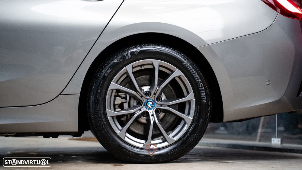 BMW 320 e Touring Line Luxury Auto - 13