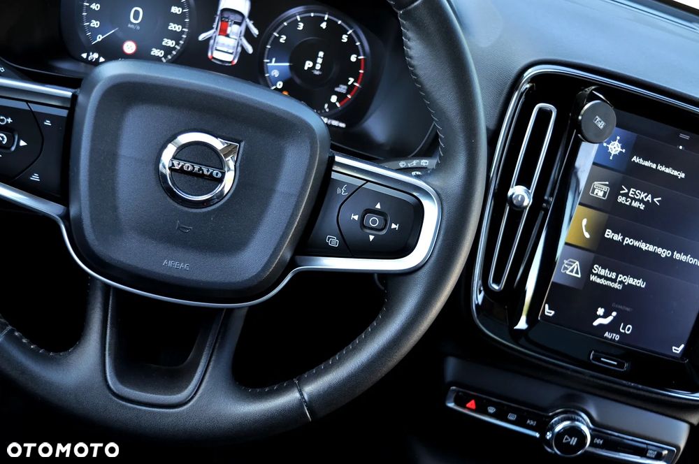 Volvo XC 40 T4 Geartronic Momentum Pro - 31