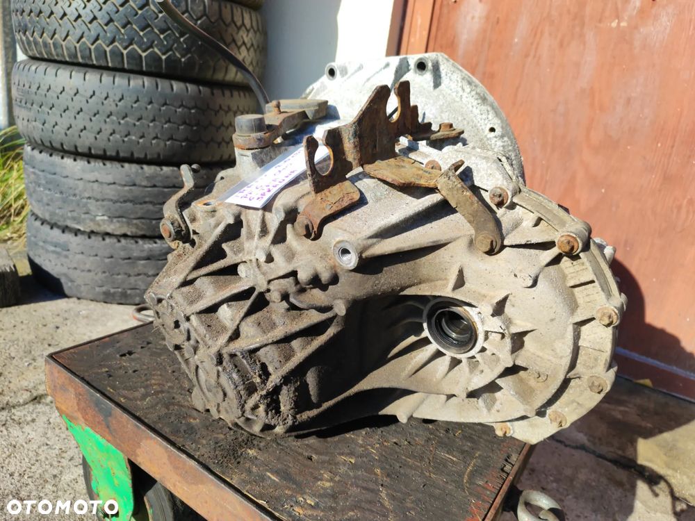 skrzynia biegów PF6 040 6-biegów do Trafic II lift 06- 2,0dci Vivaro ,sprawdzona - 4