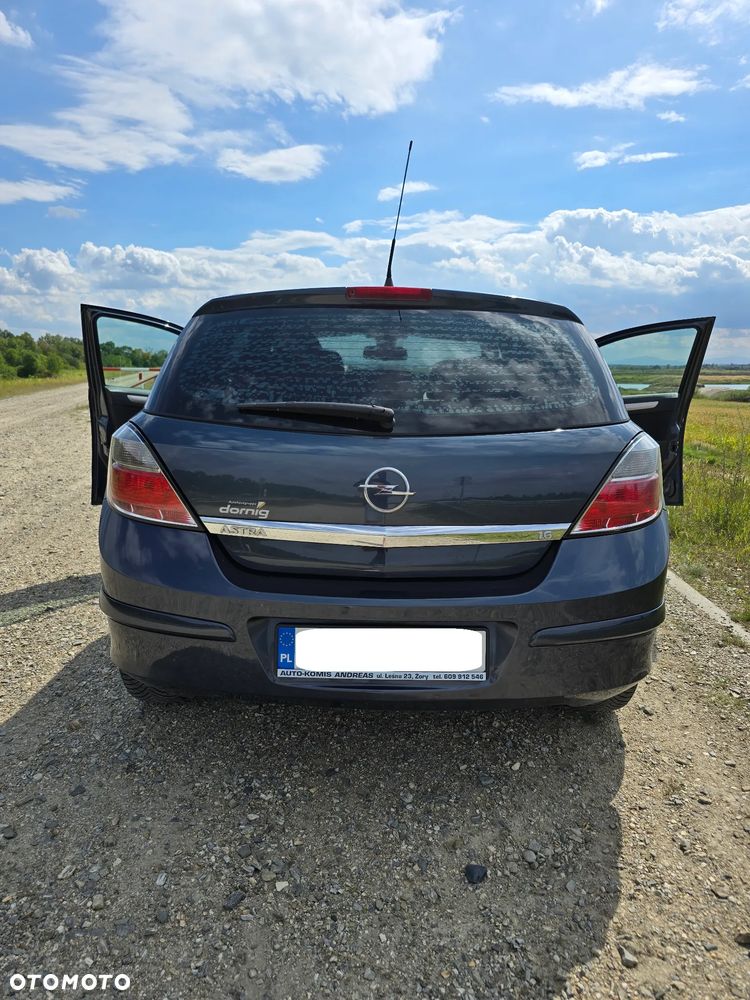 Opel Astra 2008 photo 3