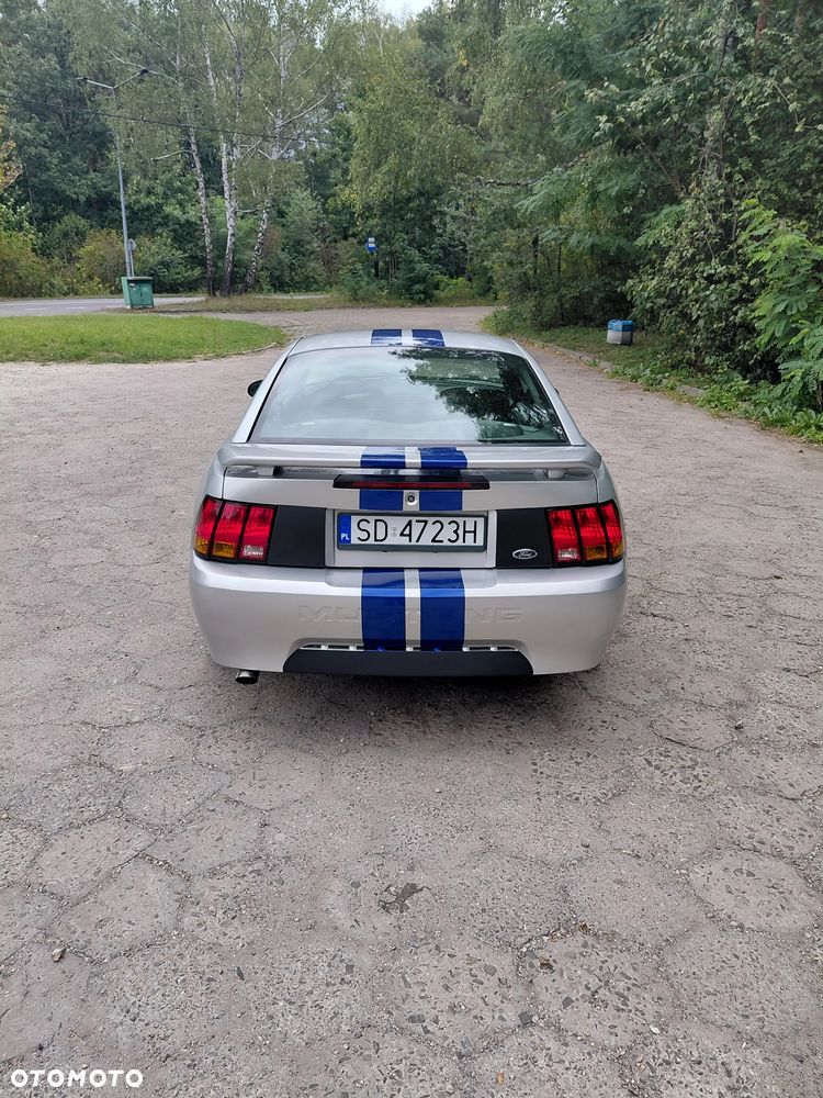 Ford Mustang - 4