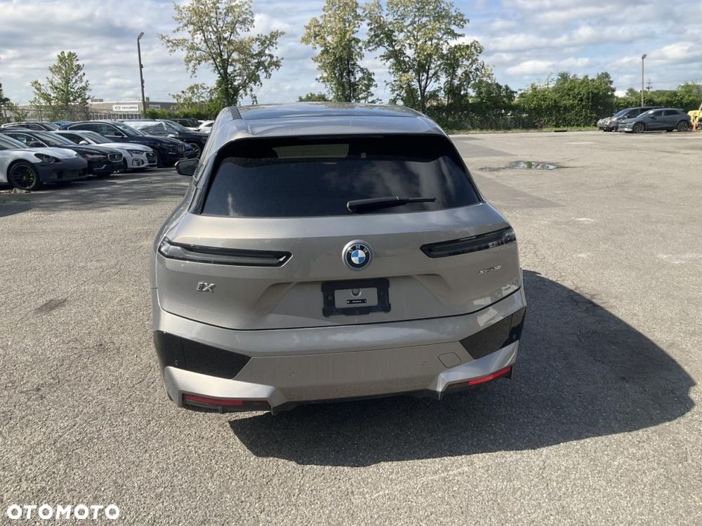 BMW iX - 6