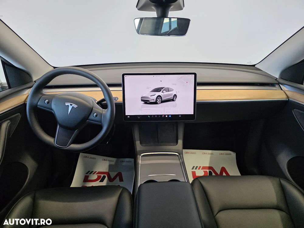 Tesla Model Y Long Range Dual Motor AWD - 8