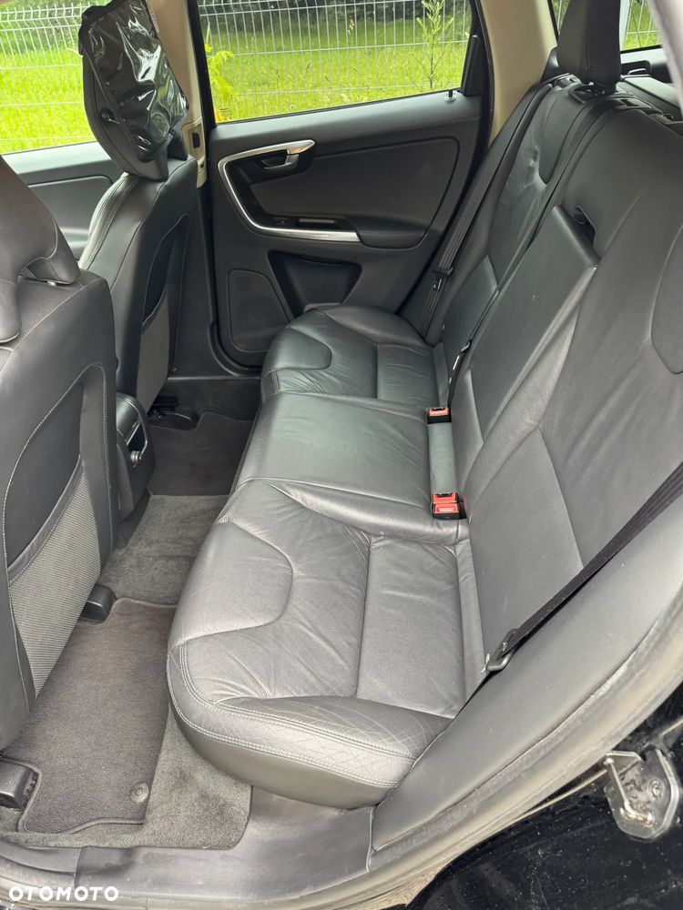Volvo XC 60 2.4D AWD Momentum - 8