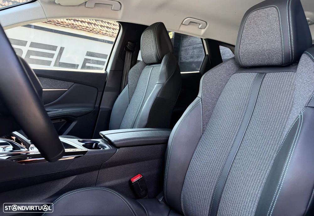 Peugeot 3008 1.6 Hybrid Allure Pack e-EAT8 - 23