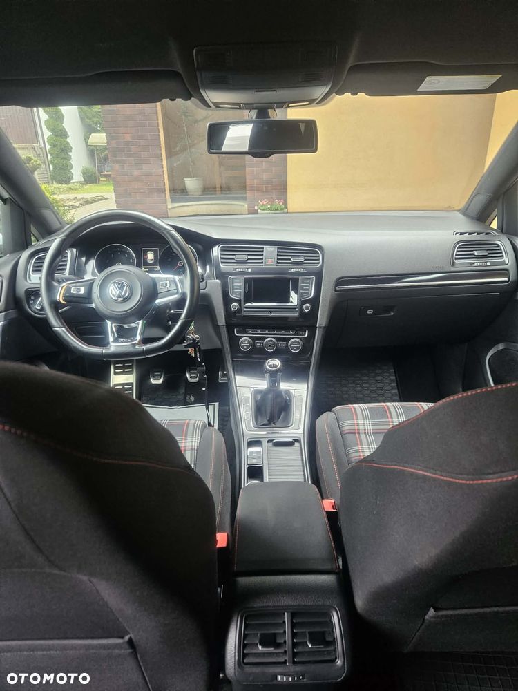 Volkswagen Golf - 11