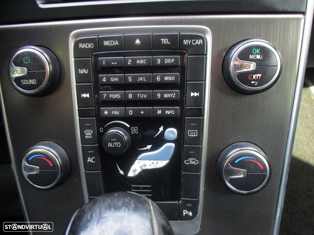 Volvo V60 DRIVe Momentum - 28