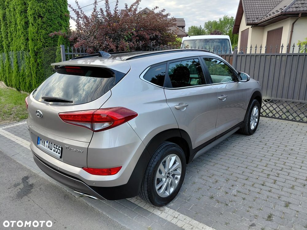 Hyundai Tucson 2.0 CRDI BlueDrive Style 2WD - 23