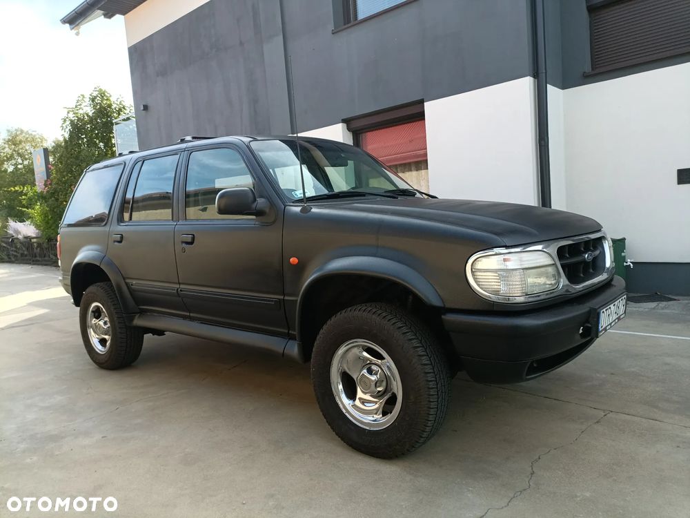 Ford Explorer Standard - 1