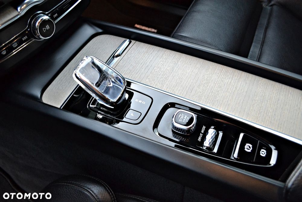 Volvo XC 60 B4 D AWD Geartronic Inscription - 32