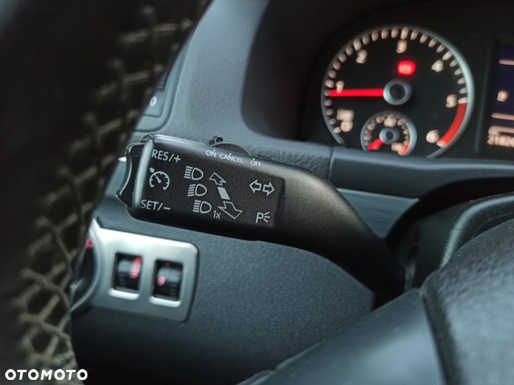 Volkswagen Touran 1.6 TDI DPF BlueMotion Technology STYLE - 17