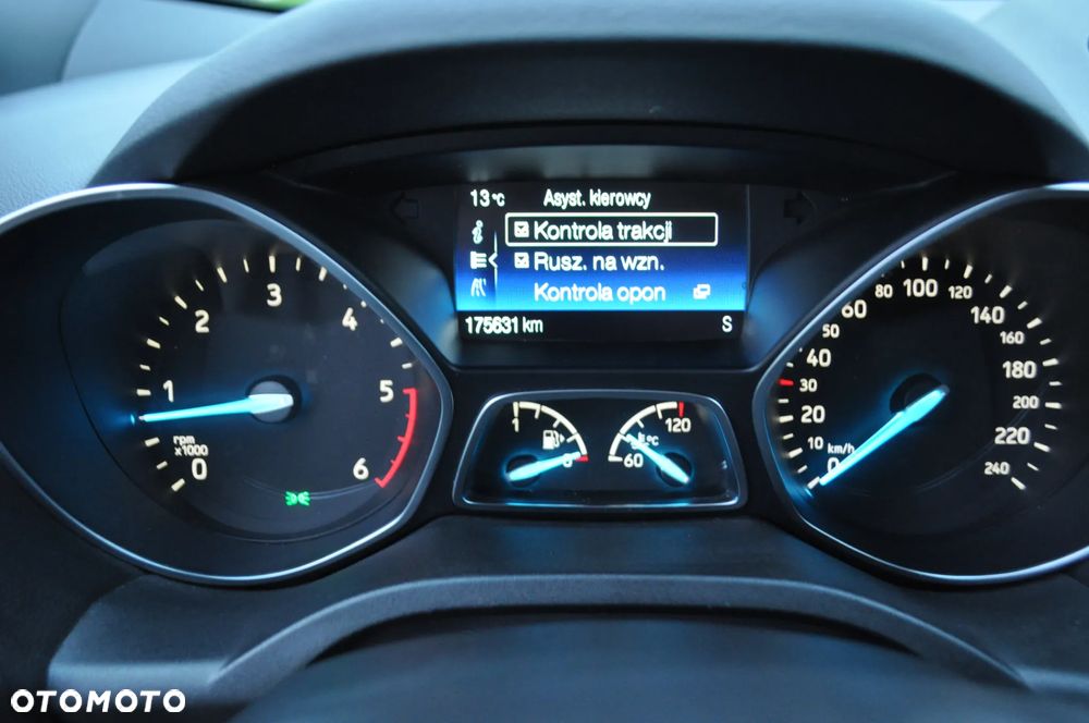 Ford Kuga 2.0 TDCi 2x4 ST-Line - 38