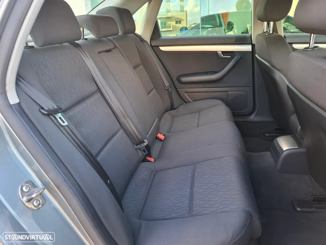 Audi A4 2.0 TDI S-line - 35