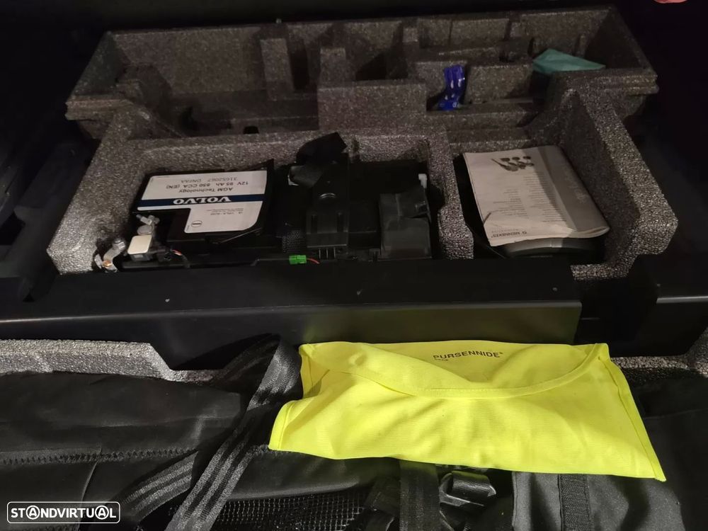 Volvo XC 60 2.0 T8 PHEV R-Design AWD - 15