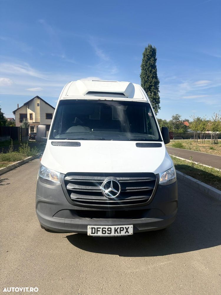 Mercedes-Benz Sprinter - 2