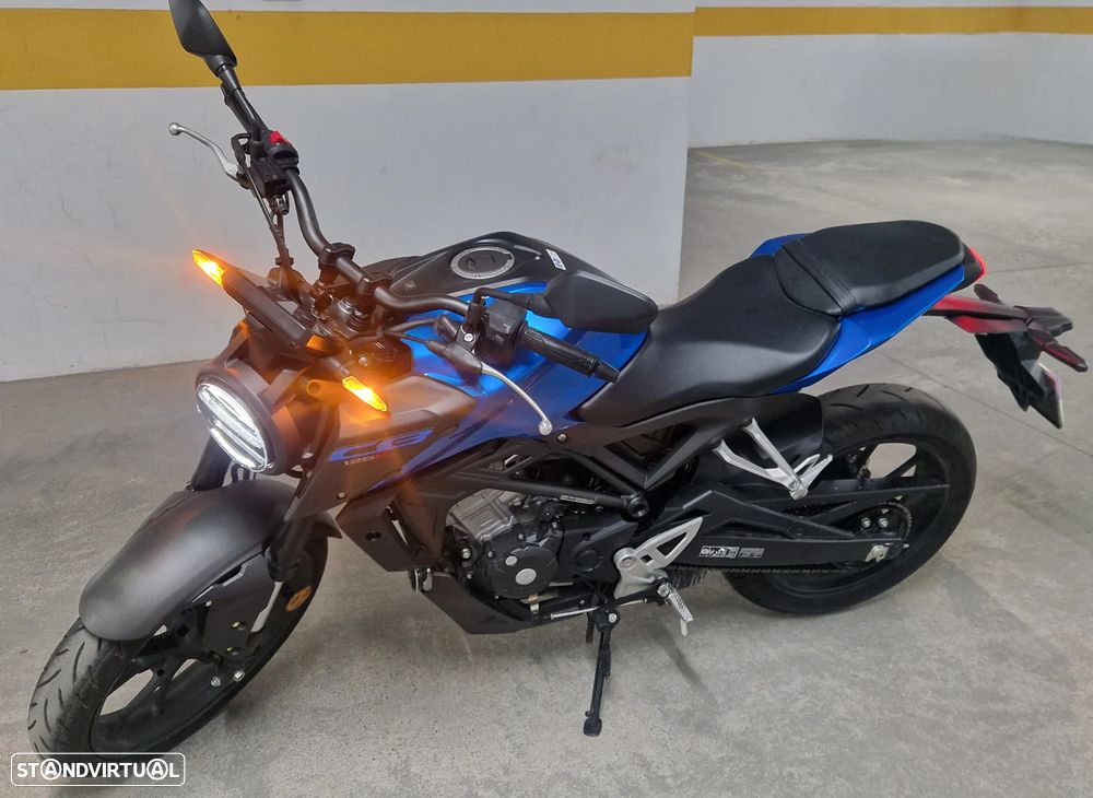 Honda CB 125R - 3