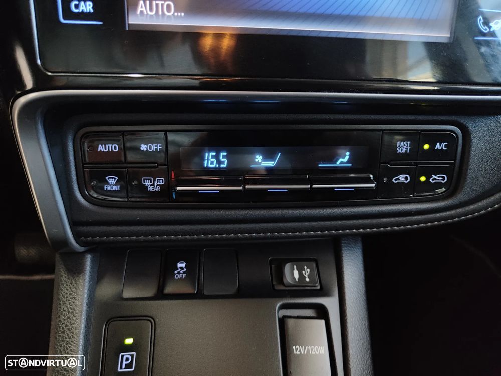Toyota Auris Touring Sports 1.8 HSD Comfort +P.Techno+P.Sport - 32