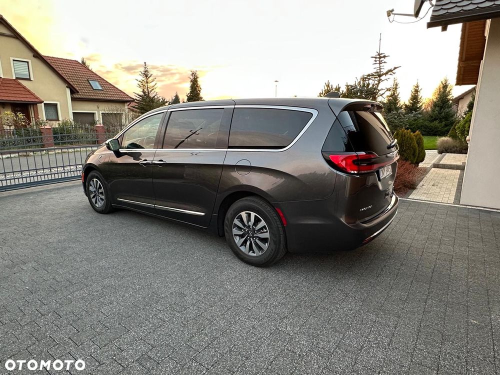 Chrysler Pacifica - 5