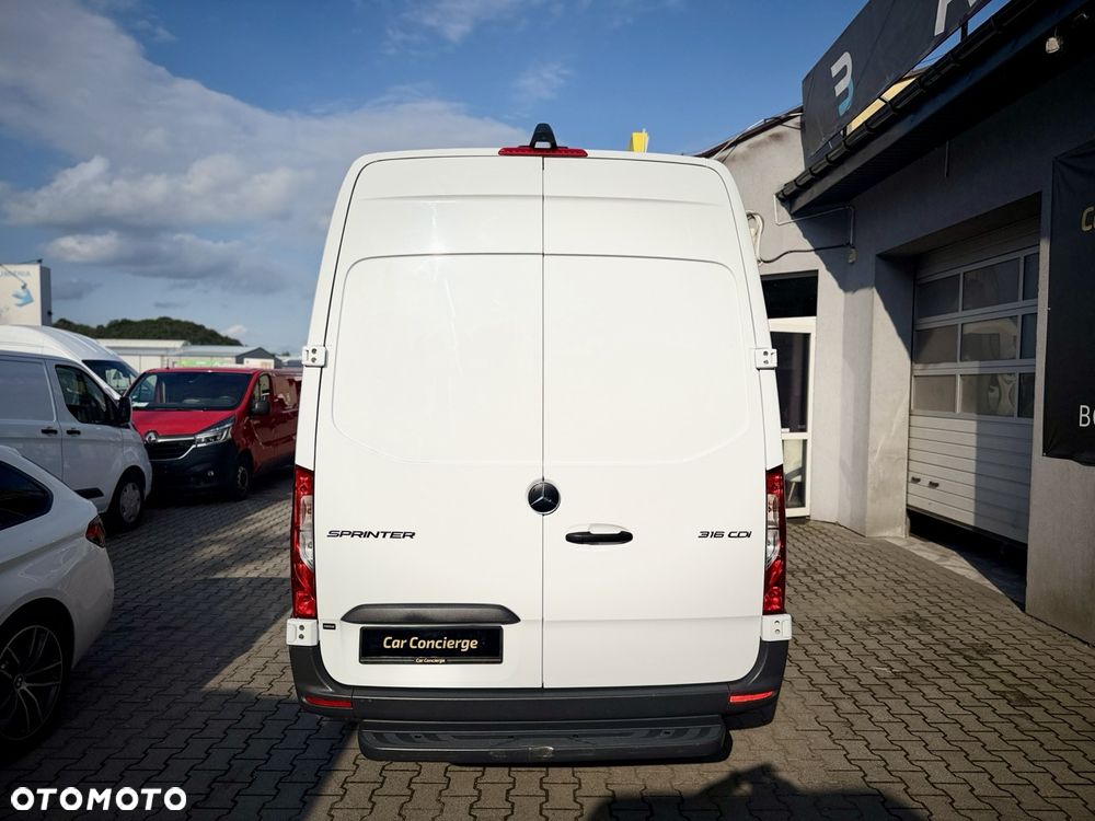 Mercedes-Benz Sprinter - 5